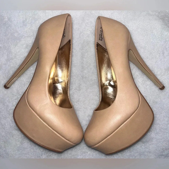 Anne Michelle Cream-Colored Closed-Toe Pumps – Size 8.5 - Picture 5 of 5